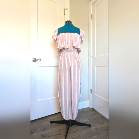 American Eagle Jumpsuit Med Romper Pink Stripe Flutter Top Off Shoulder Sleeves - Picture 1 of 5